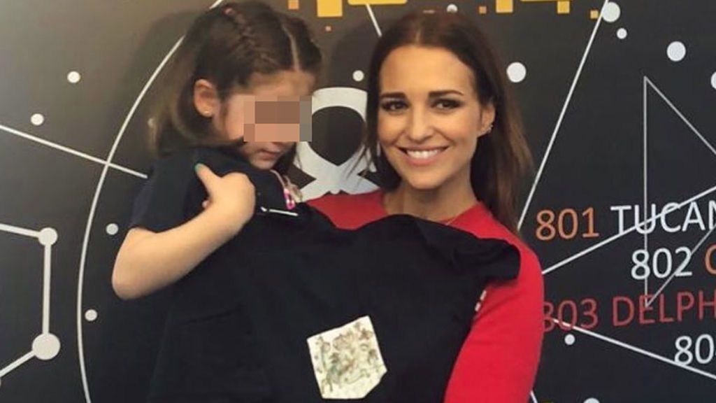 Paula Echevarría no puede evitar llorar tras la visita a un grupo de niños enfermos de cáncer