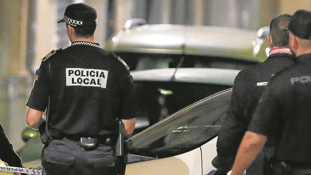 Un niño de 8 años fallece tras precipitarse desde un quinto piso en Alicante Un niño de 8 años fallece tras precipitarse desde un quinto piso en Alicante