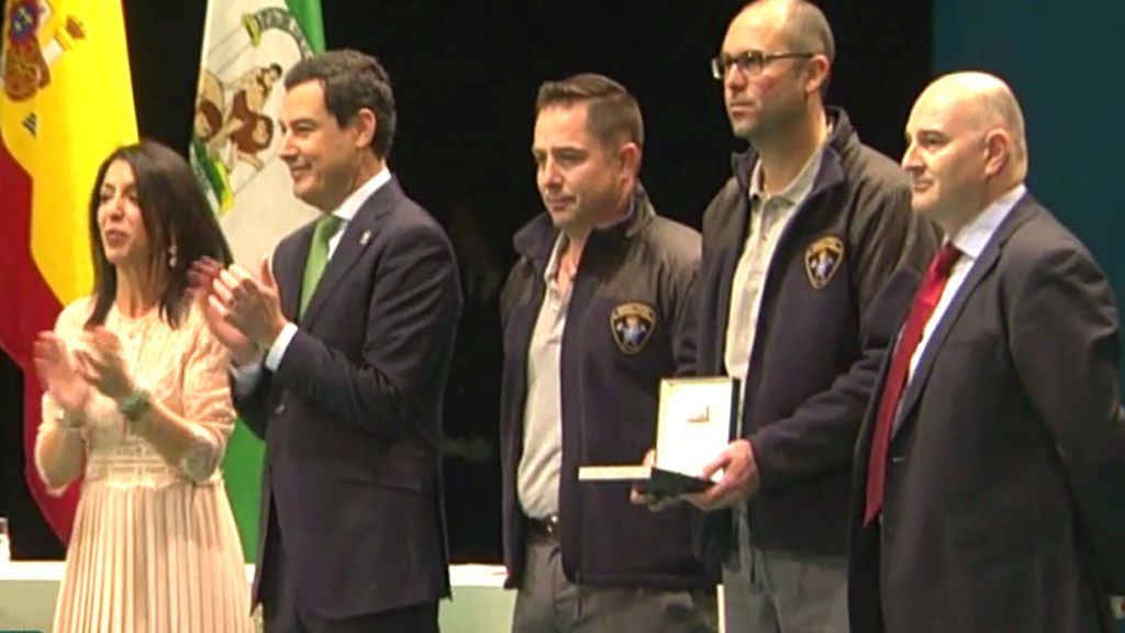 Los rescatistas de Julen reciben la ‘Medalla al mérito’: “Los bomberos no quitan vidas, las salvan”