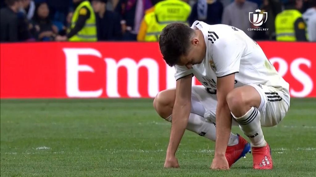 Las lágrimas de Reguilón camino del vestuario tras la derrota en el Clásico