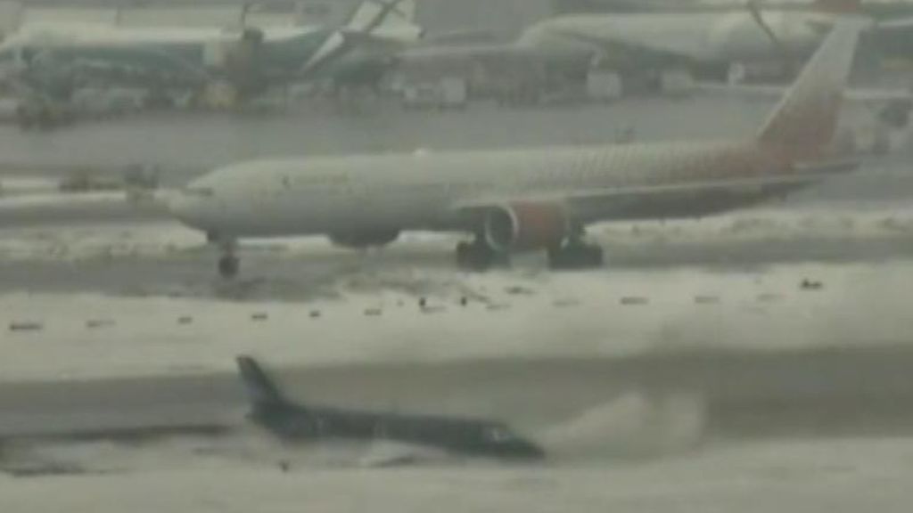 Impactante aterrizaje forzoso en el aeropuerto de Moscú