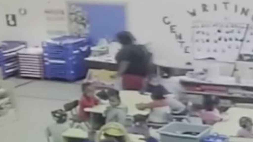 Un vídeo muestra un nuevo caso de maltrato infantil en el colegio
