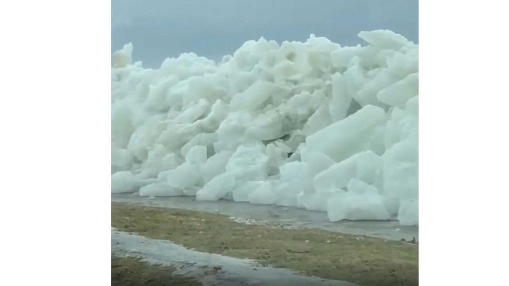 Tsunami de hielo en Norteamérica: hasta 9 metros se acumularon en la orilla