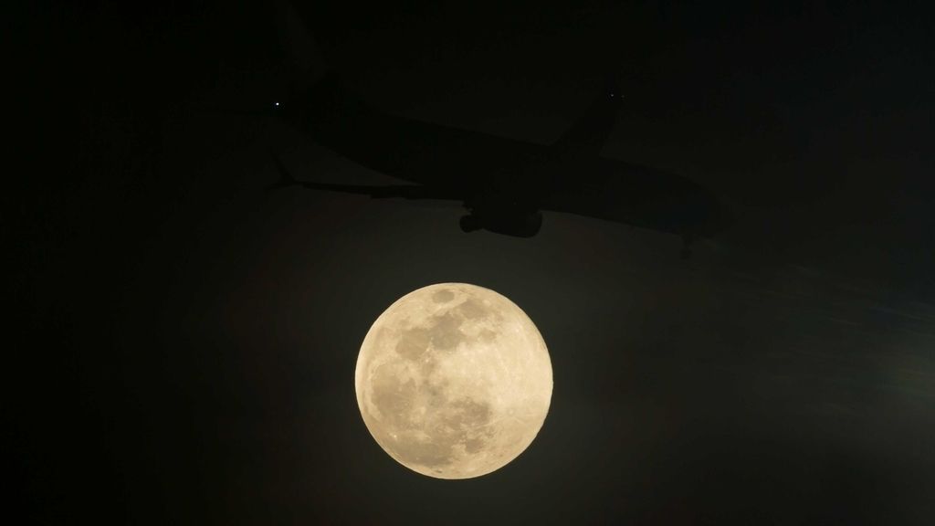 Las mejores imágenes de la 'superluna de nieve' desde diferentes rincones del mundo