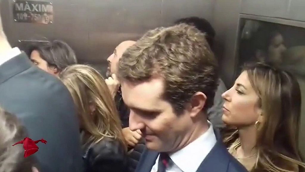 En vídeo: Pablo Casado encerrado en un ascensor
