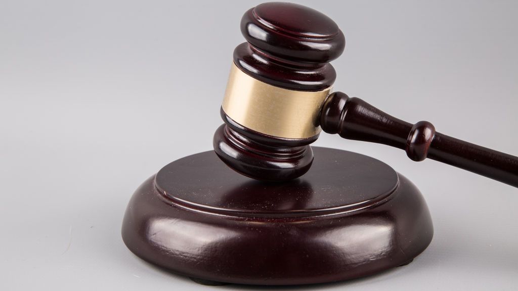 Obligan a un divorciado a seguir pagando la pensión a su exesposa aunque se haya casado con otro