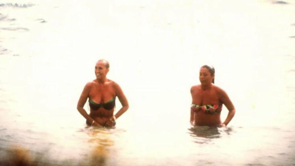 En la playa y en bikini con Isabel Pantoja: Esta es la fotografía que ocultó Encarna Sánchez a la prensa