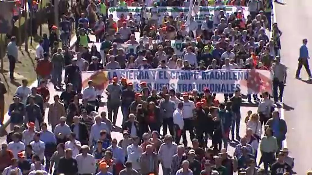 "¡Sí a la caza!": miles de personas se manifiestan en Madrid en defensa del mundo rural