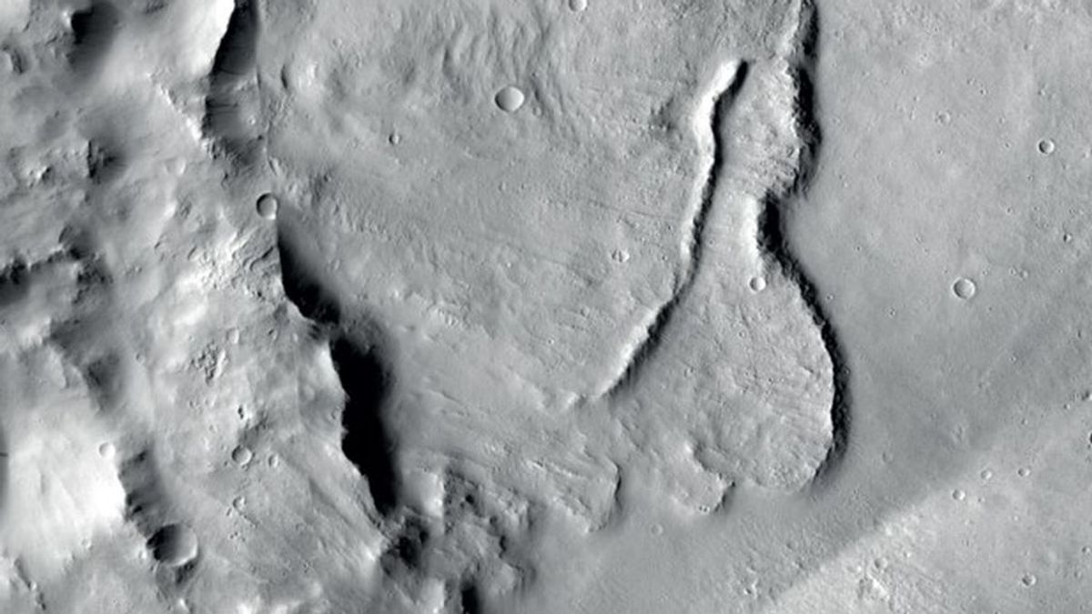 Encuentran las primeras evidencias de la existencia de lagos subterráneos  en Marte