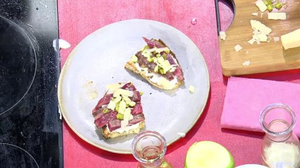 La nuez mejora el humor y Jorge Brazález la cocina con una tosta y ajo de Huéscar
