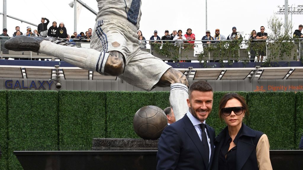 Inauguran una estatua en homenaje a David Beckham en Los Ángeles