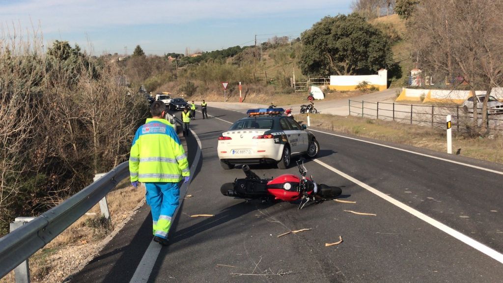 Muere un motorista al salirse de una curva en Madrid cuando circulaba en grupo
