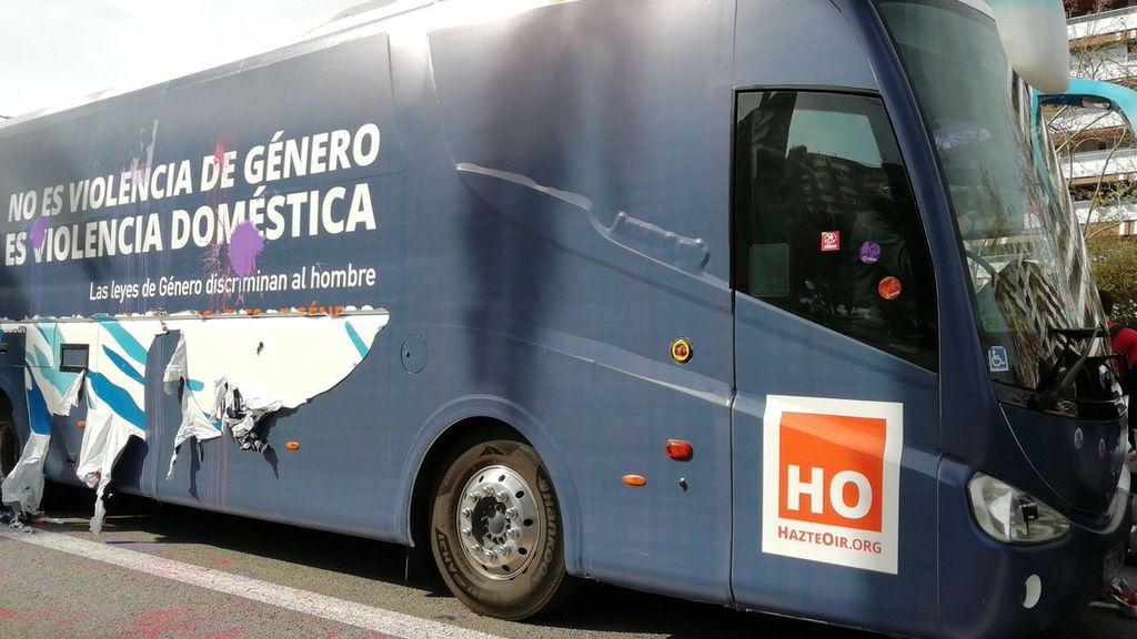 Arran ataca el autobús de HazteOír que protesta contra la Ley contra la violencia de género
