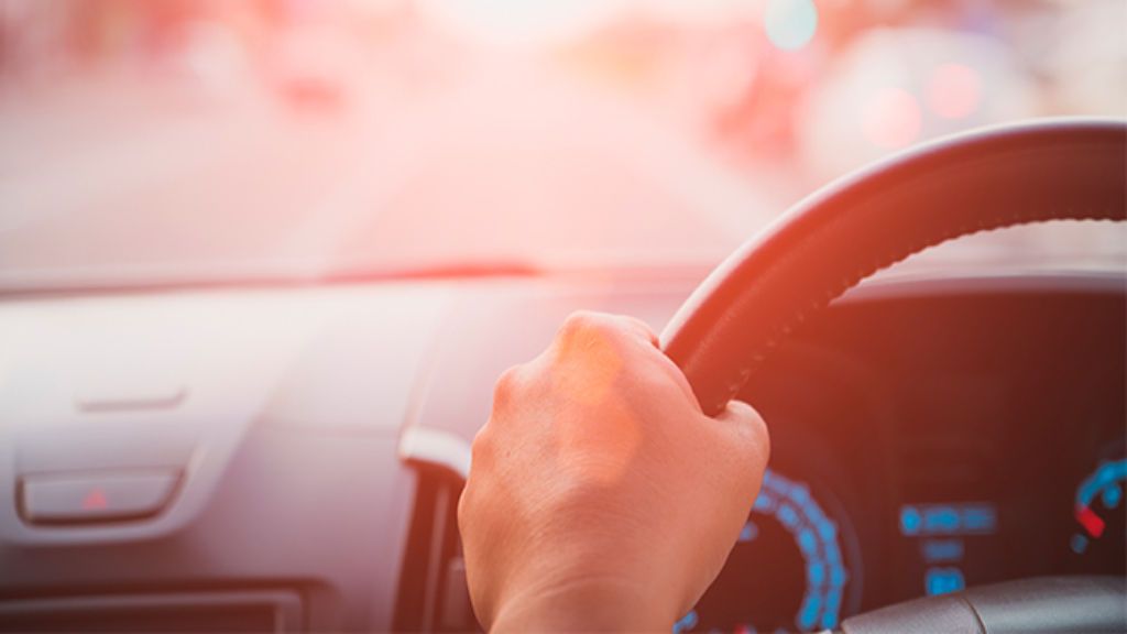 ¿Es más seguro conducir un vehículo de renting?