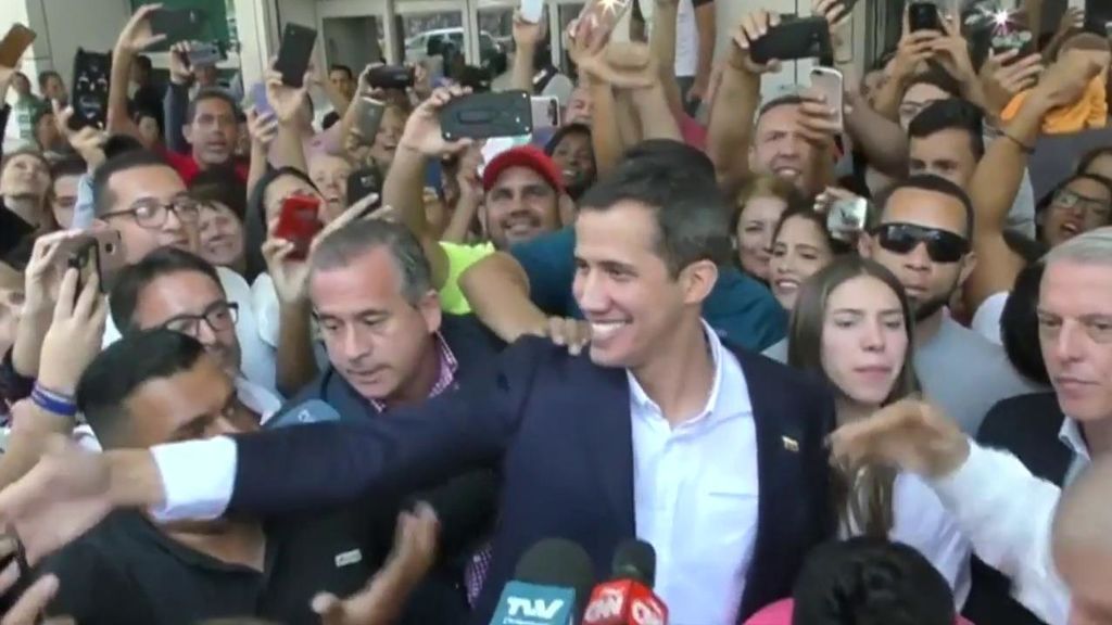 Venezuela recibe a Juan Guaidó entre vítores y aplausos