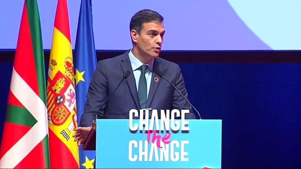 Sánchez lee la carta que unos niños preocupados por el Medio Ambiente le han mandado