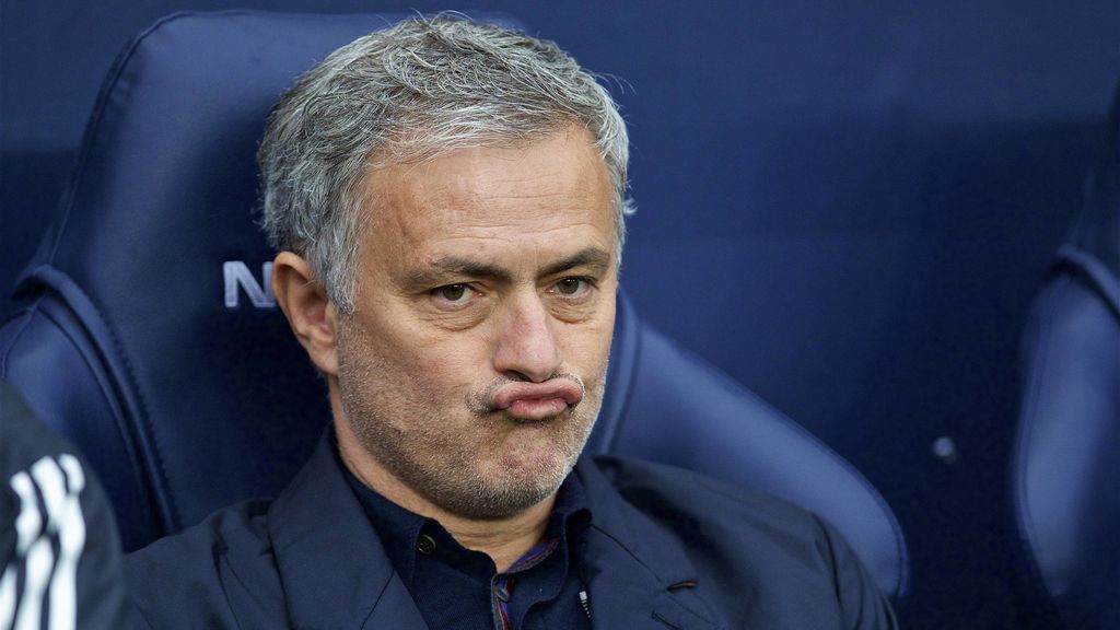 Una pastelería de Madrid pone una hucha para que sus clientes dejen propina para pagar el billete de avión a Mourinho