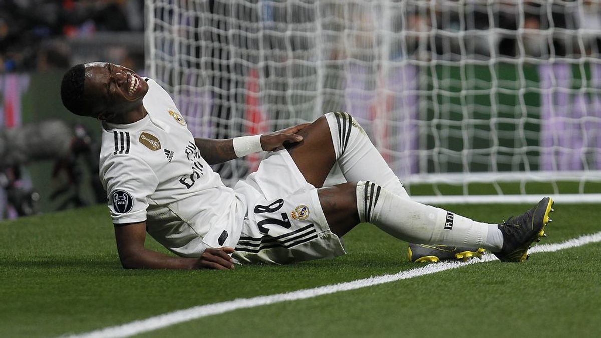 Vinicius sufre una rotura de ligamentos y estará de dos a tres meses de baja tras romperse contra el Ajax