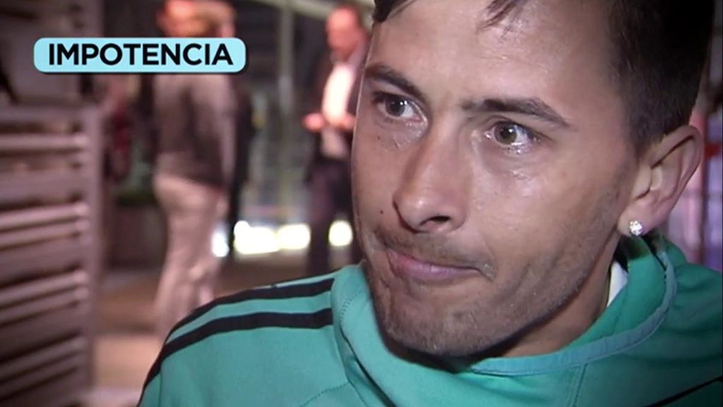 La afición madridista abandona el Bernabéu entre lágrimas sintiendo que su equipo ha hecho “el ridículo”