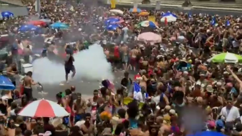 Una pelea multitudinaria interrumpe el Carnaval en Brasil