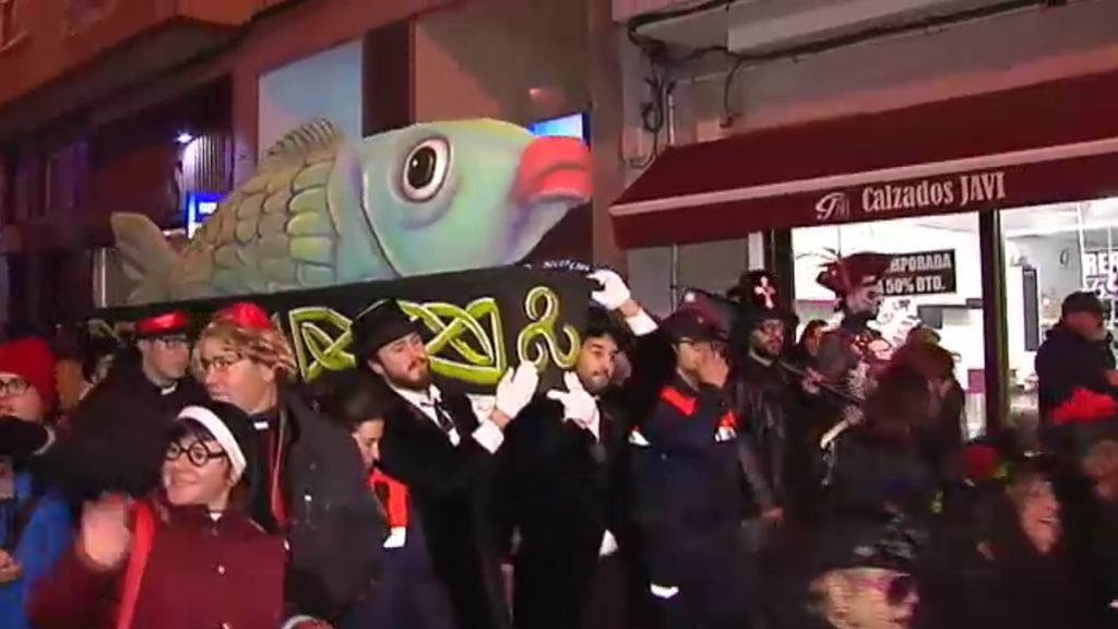 El cómico entierro de la sardina en A Coruña