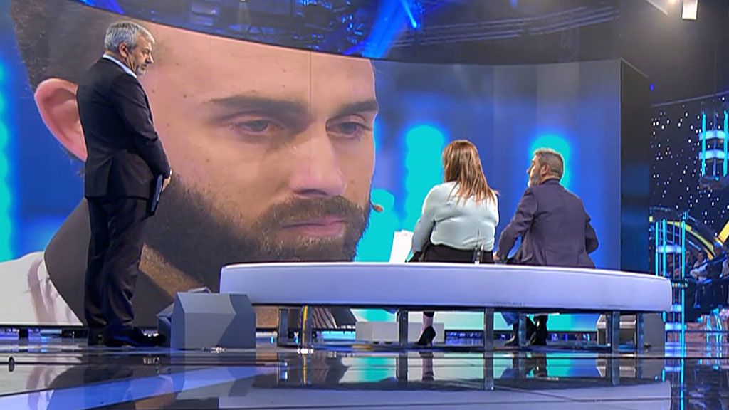 Héctor quiere contarle a sus padres su gran secreto y pedirles perdón por ello