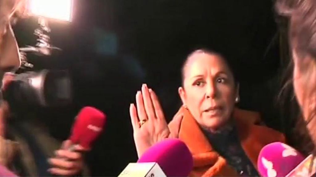 Isabel Pantoja se enfrenta a la prensa a la salida del cumpleaños de su nieto: “Quieto ahí”