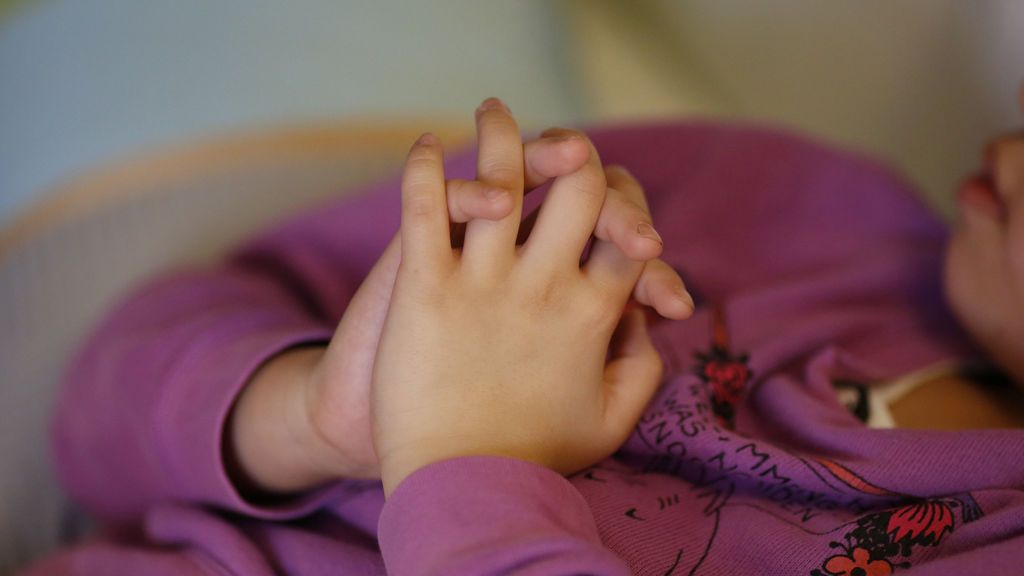 Médicos descubren que una niña de tres años fue violada