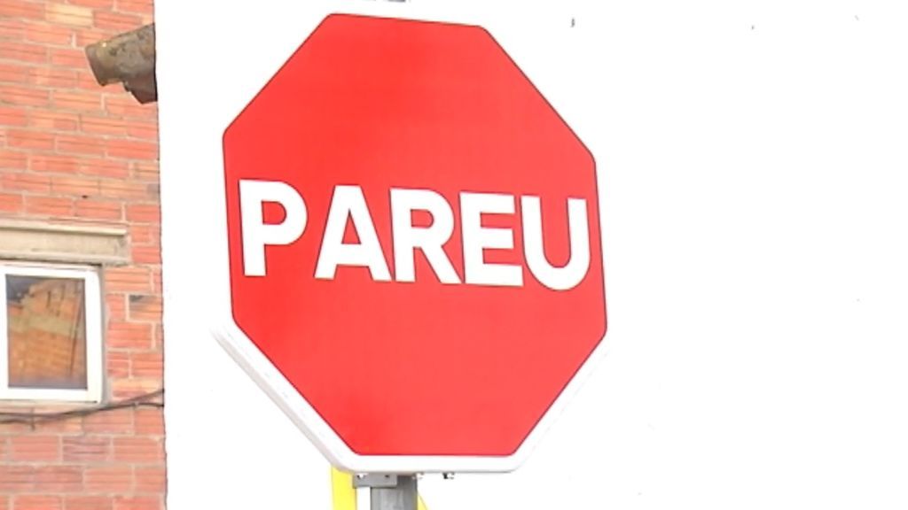 Las señales de stop ahora son de pareu en Torrelameu, Lérida