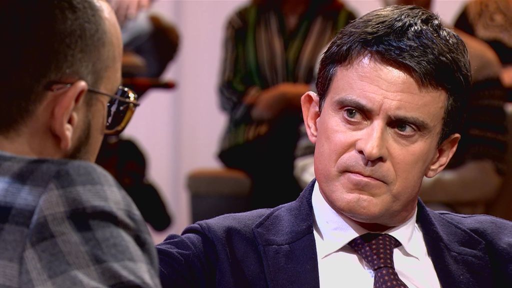 Manuel Valls, entre las cuerdas por su pasado: expulsó a 5.000 gitanos en Francia y fue acusado de “racista”