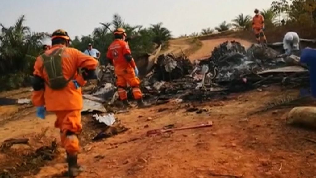 14 muertos al estrellarse una avión en Colombia