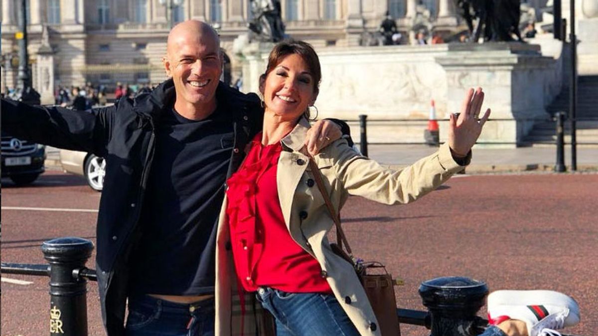 Viajes, dominó, selfies con su familia... y hasta fotos con Messi: así fueron los nueves meses de Zidane fuera del Real Madrid