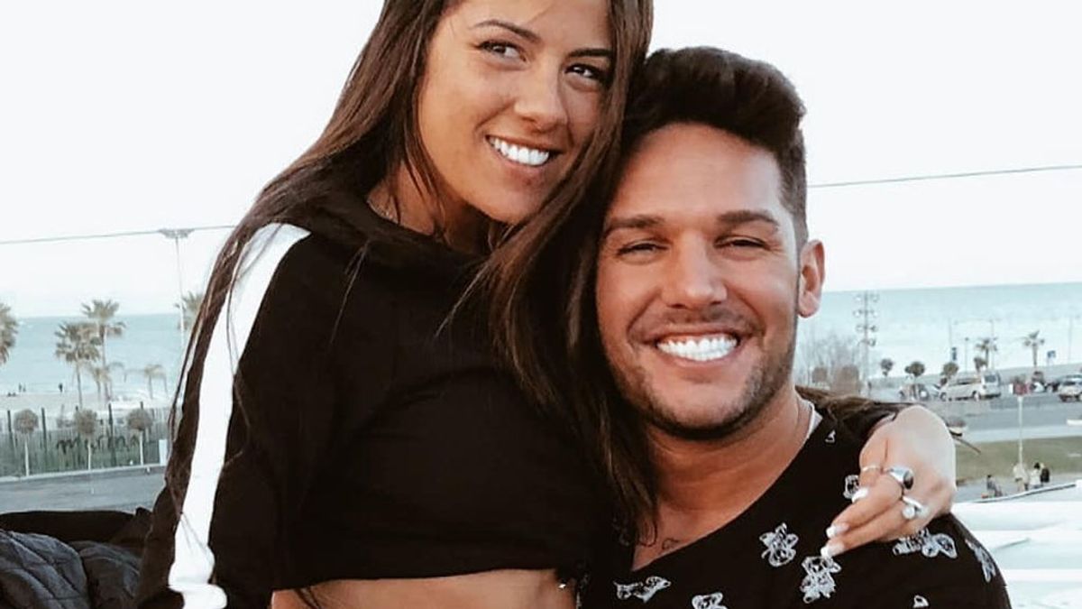 Santana y Melyssa 'MyH' confirman su amor comiéndose a besos: “Tienes tres opciones”