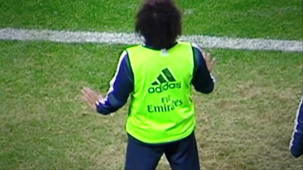 La pasividad de Marcelo calentando: no sabía ni cuántos cambios llevaba el Real Madrid