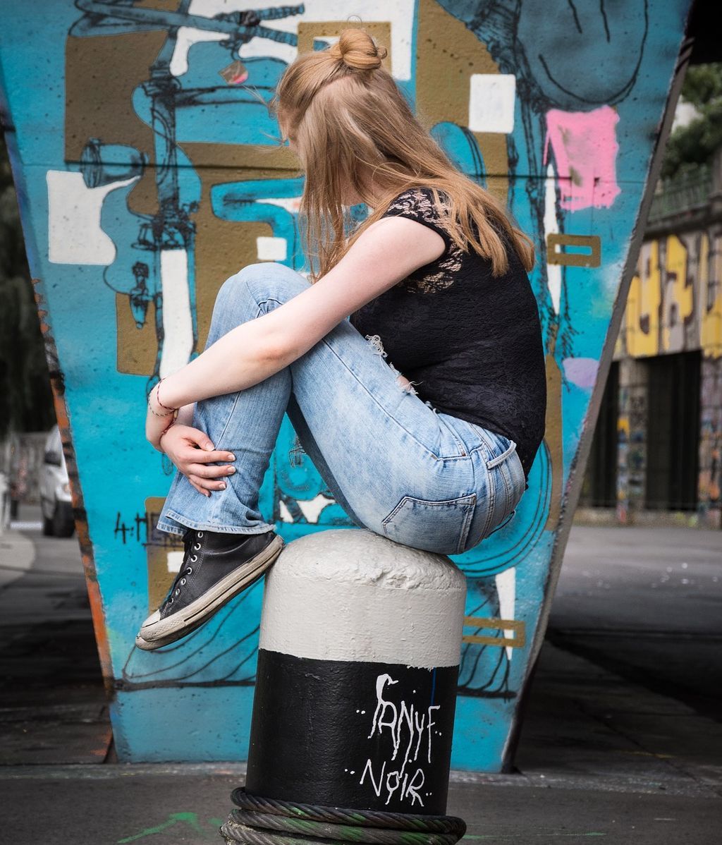 teenager-2710526_1920