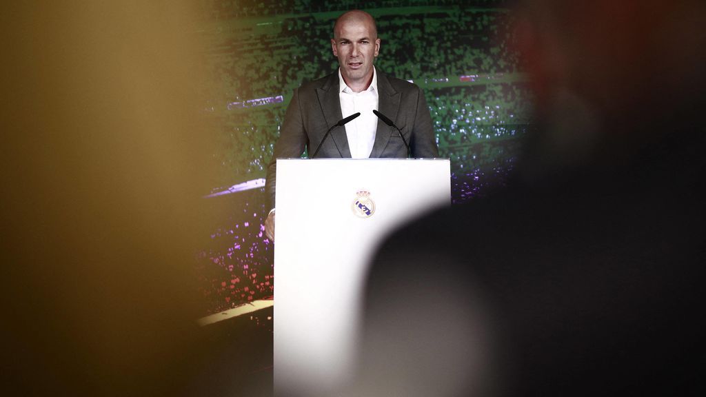 La manía de Zidane que repitió en su presentación con el Madrid junto a Florentino