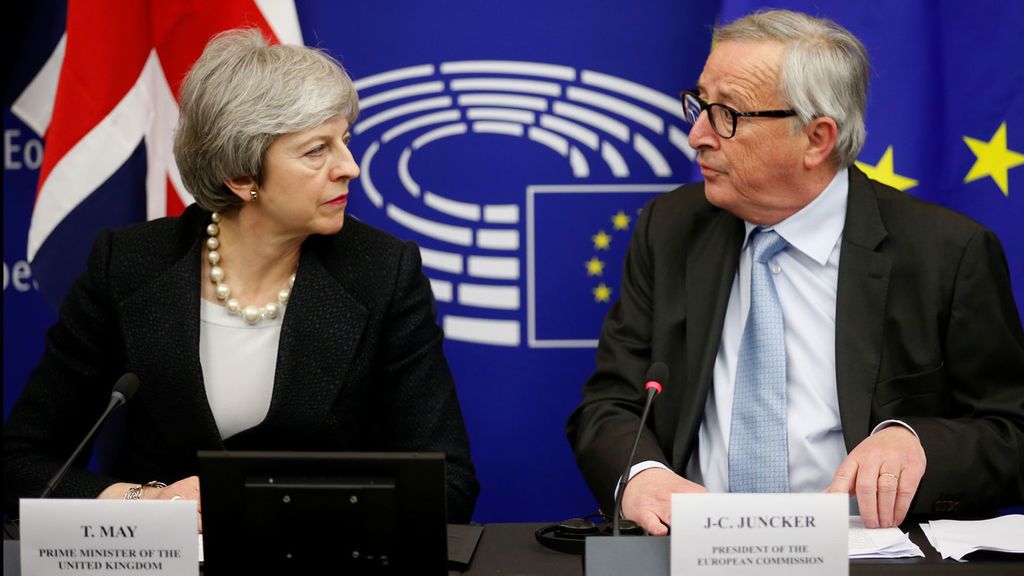 Theresa May y Jean Claude Juncker llegan un acuerdo para un brexit garantizado