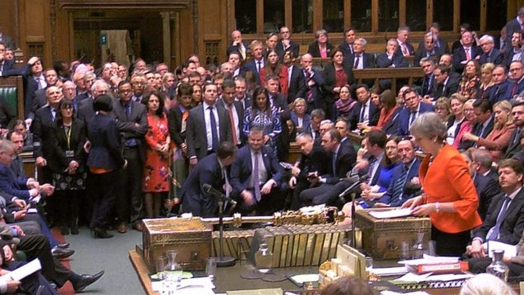 El Parlamento británico vota si sale de manera abrupta de la UE