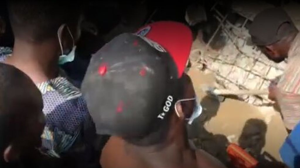 Un centenar de niños atrapados entre escombros tras venirse abajo un colegio en Nigeria
