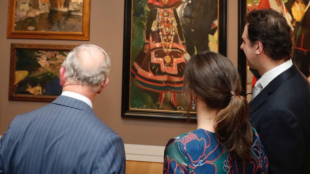 Letizia llegó tarde pero hubo 'feeling': el encuentro de la reina con Carlos de Inglaterra, foto a foto