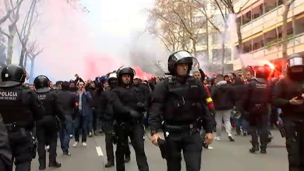 Seis detenidos por los enfrentamientos entre ultras del Lyon y del Barça