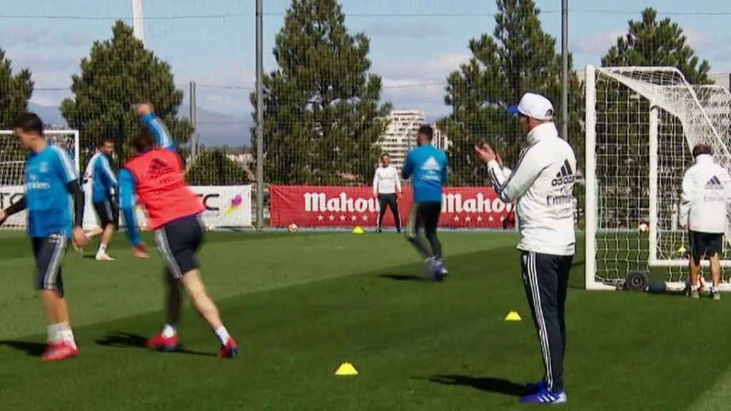 Buen ambiente en el primer entrenamiento de Zidane en el Real Madrid