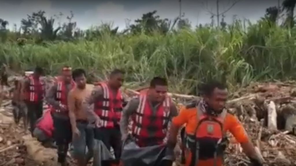 Mueren 58 personas a causa de inundaciones y corrimientos de tierra en Indonesia