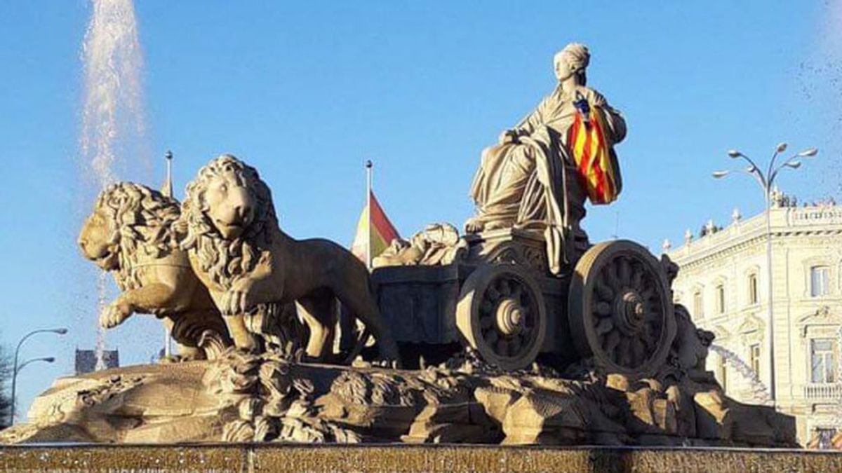 El vídeo viral de un manifestante colocando una Estelada a la Cibeles que 'enciende' a los madridistas