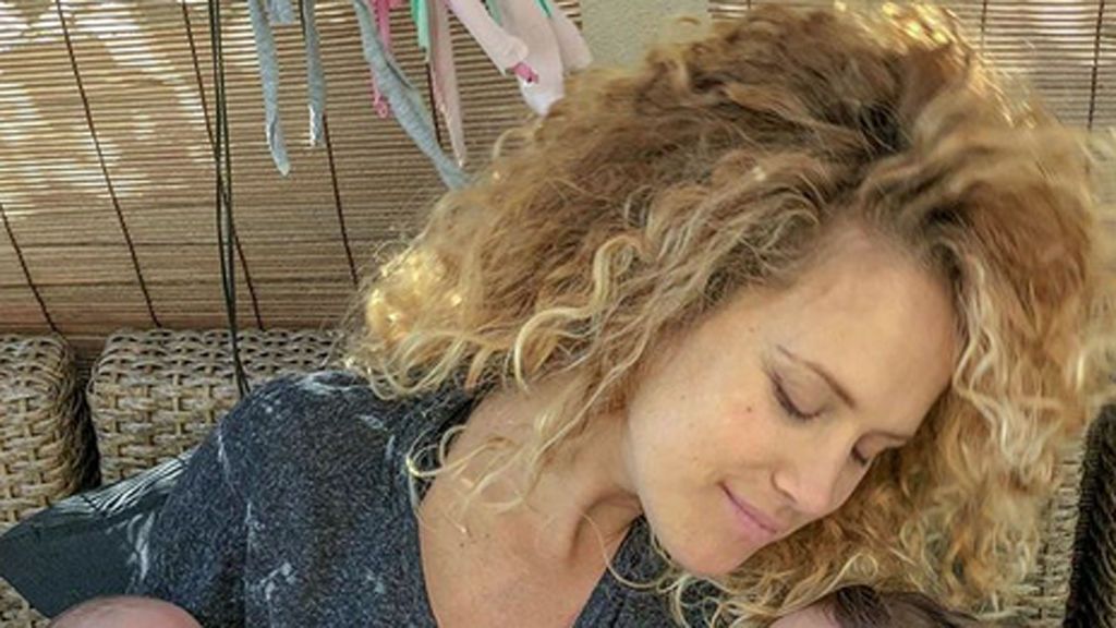 La tierna nana que la hija de Azahara 'GH' canta a su hermanito para calmarlo: "Me derrito" La tierna nana que la hija de Azahara 'GH' canta a su hermanito para calmarlo: "Me derrito"