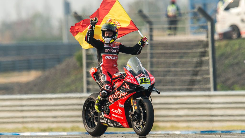 El mensaje de Álvaro Bautista a la afición española tras conseguir otro triplete en Superbikes