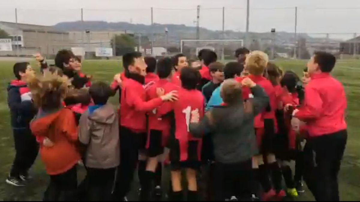 Gesto de deportividad entre benjamines en Asturias: falla a posta un penalti dudoso señalado por el árbitro Gesto de deportividad entre benjamines en Asturias: falla a posta un penalti dudoso señalado por el árbitro