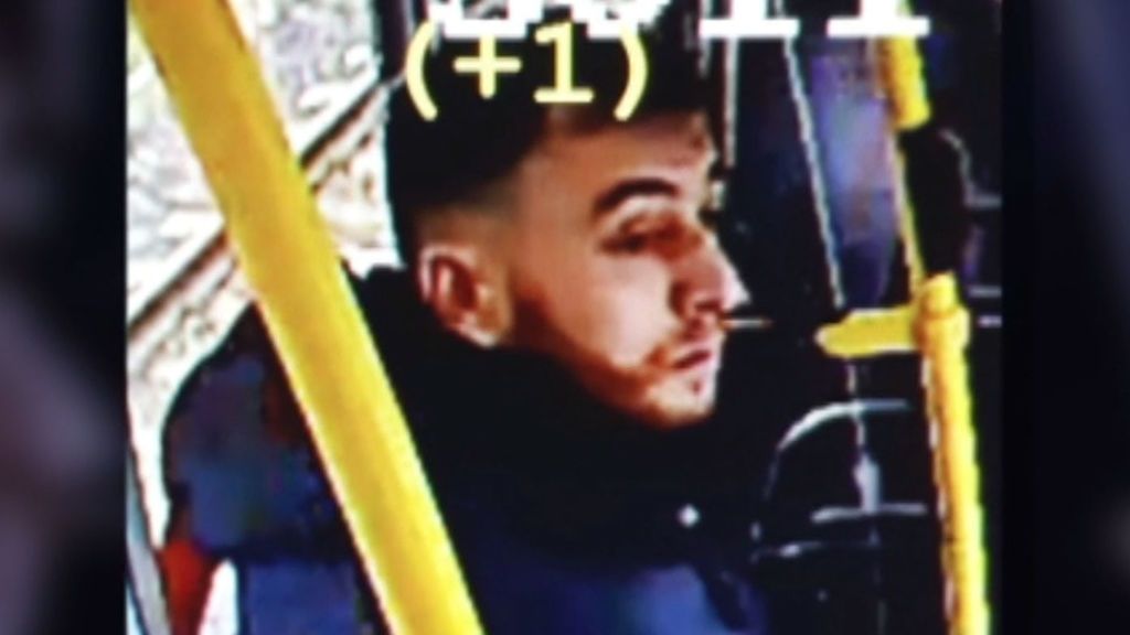 La Policía de Utrecht busca a Gökmen Tanis,  turco de 37 años,  que disparó en un tranvía matando a tres personas