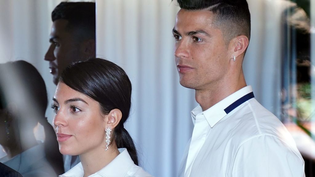 Georgina Rodríguez y Cristiano Ronaldo: idéntico look en el estreno de su primer proyecto juntos