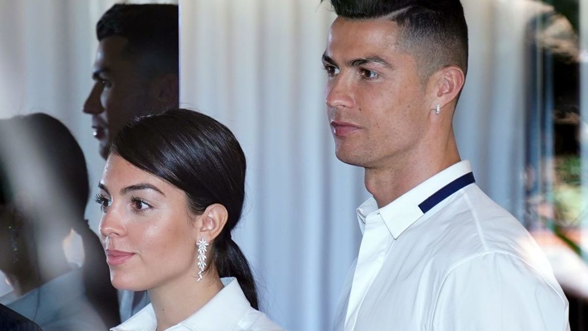 Georgina Rodríguez y Cristiano Ronaldo: idéntico look en el estreno de su primer proyecto juntos